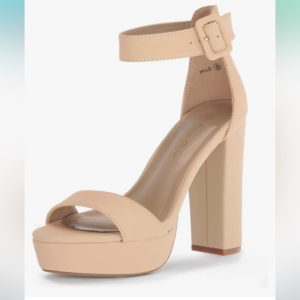 Never Worn Platform Pump Heels s8 - Nude
